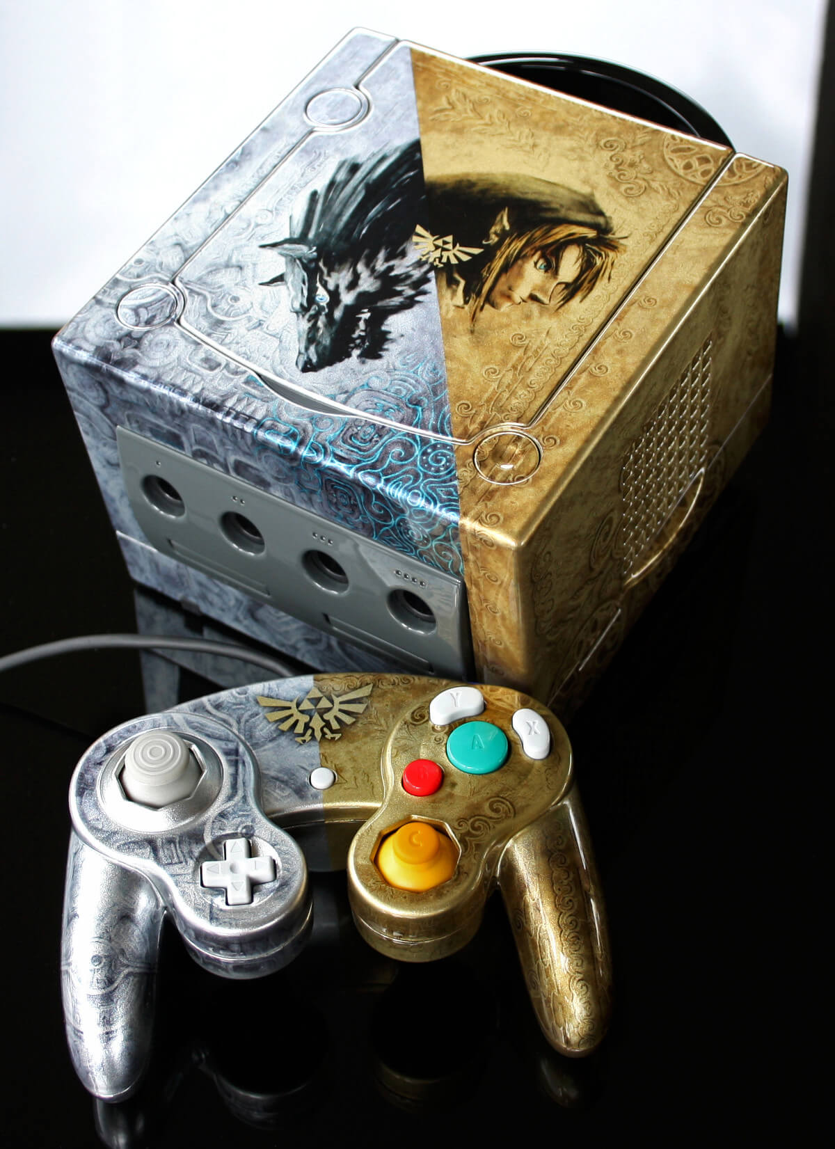 GameCube com tema do Legend of Zelda: Twilight Princess