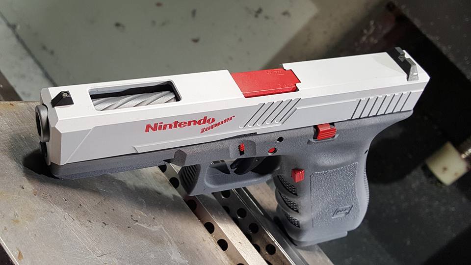Revolver se parece com a NES Zapper