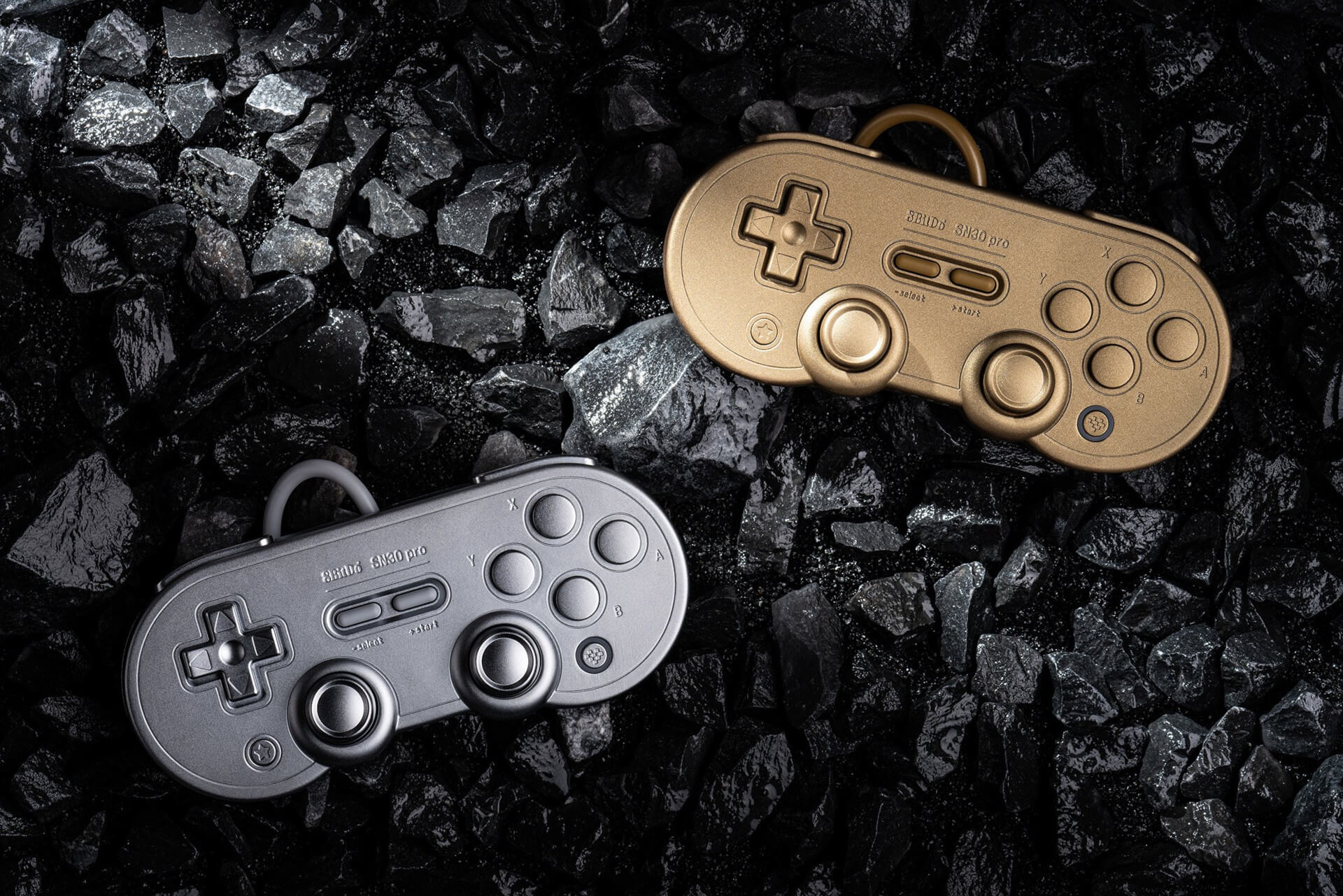 8BitDo SN30 Pro prateado e dourado