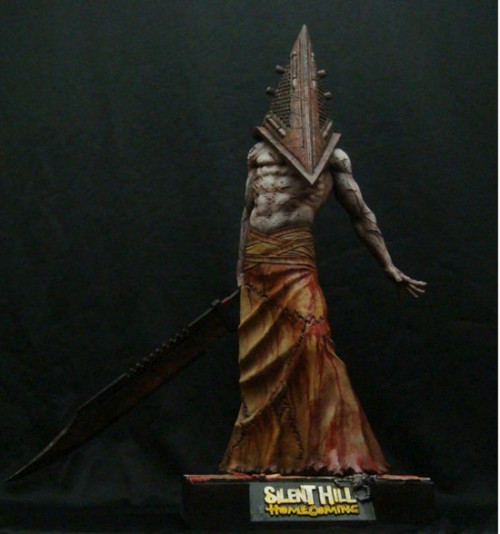 Incrível escultura do Pyramid Head do Silent Hill